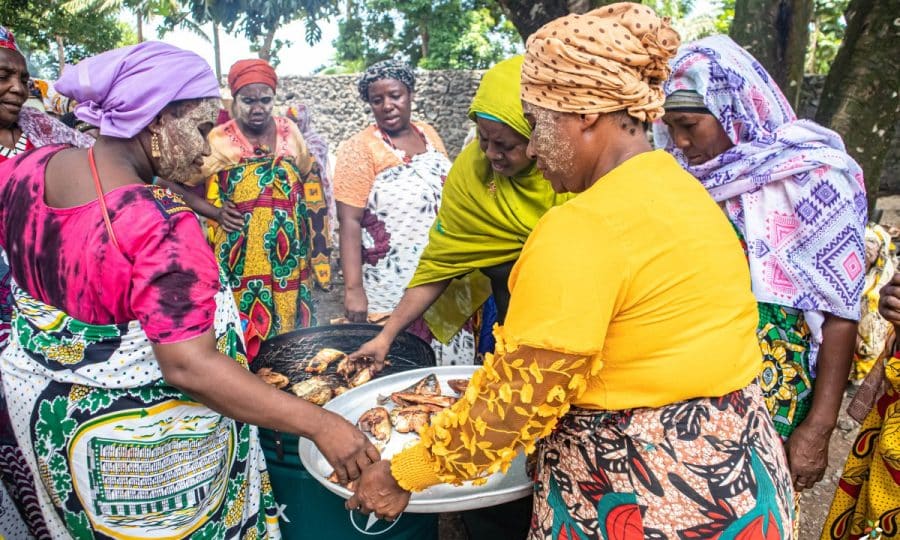 Blue Ventures women and food bowls