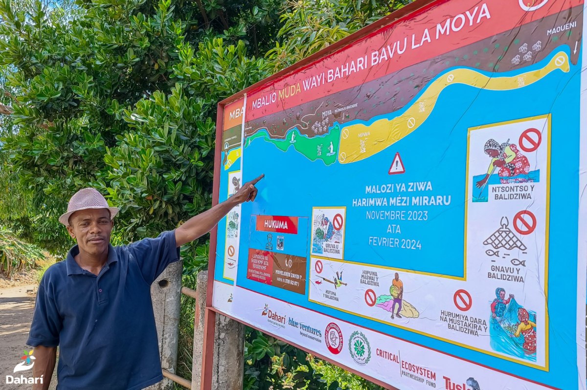 Blue Ventures Information sign for the November temporary closure in Moya