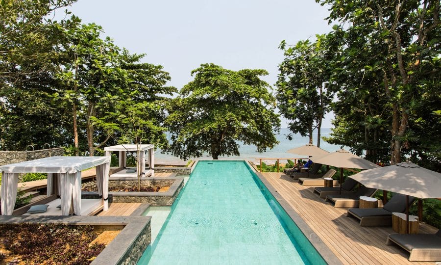 Infinity-pool-with-view-of-ocean